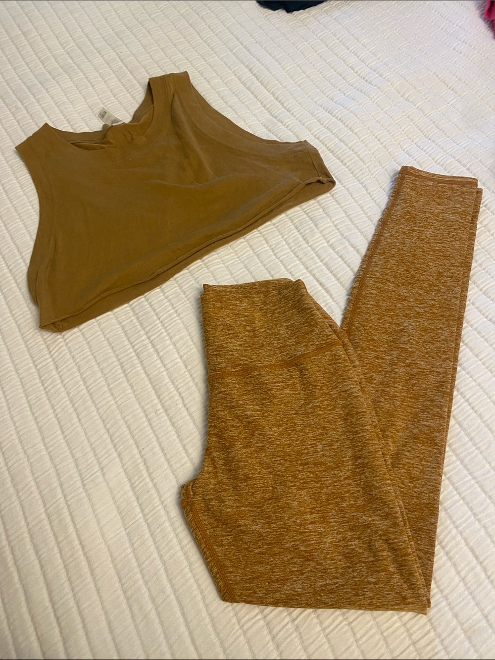 Alo Yoga set NEW CONDITION XS